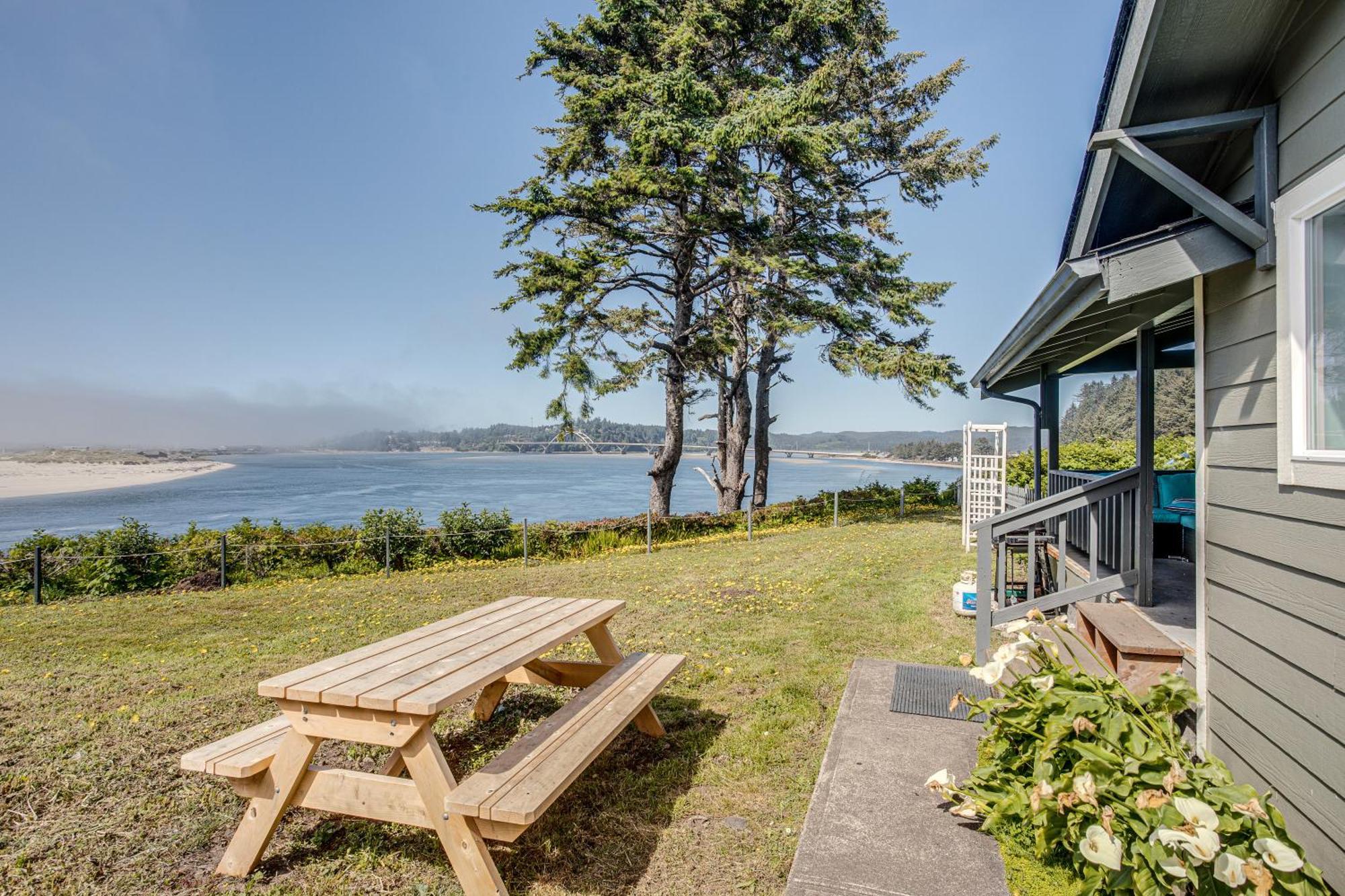 Amazing Ocean & Alsea Bay Views! Dog Friendly! Villa Waldport Exterior photo